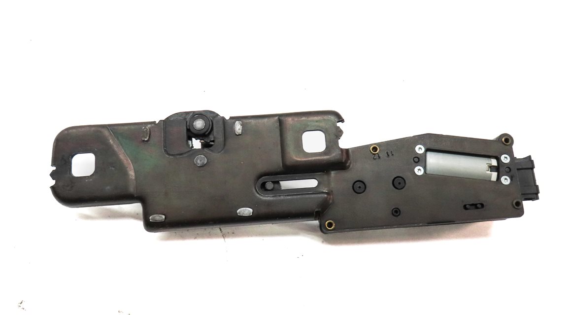 Thumbnail 5: 2012 AUDI Q7 (4L) REAR HATCH STRIKER PLATE & LOCK LATCH ACTUATOR