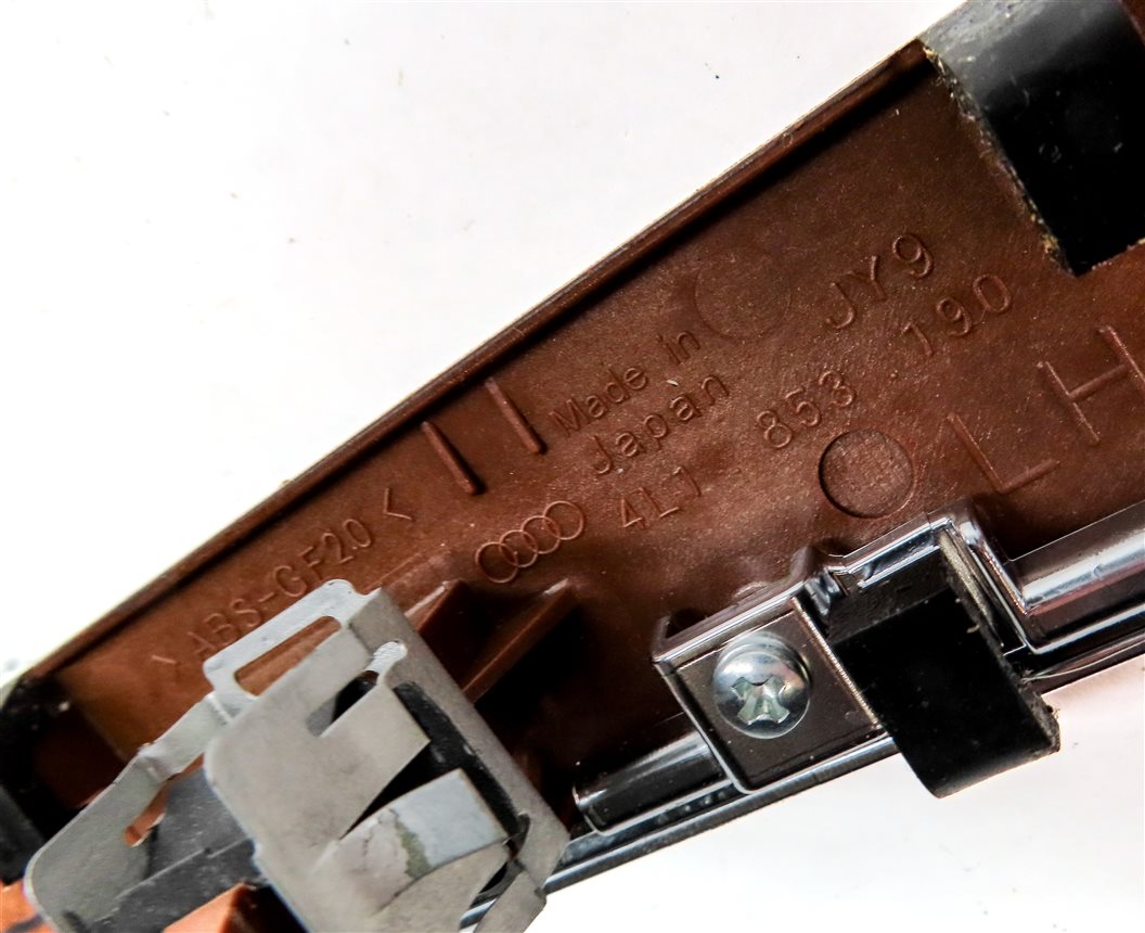 Thumbnail 5: 2012 AUDI Q7 (4L) FRONT RIGHT PASSENGER DASH TRIM PANEL (Walnut)