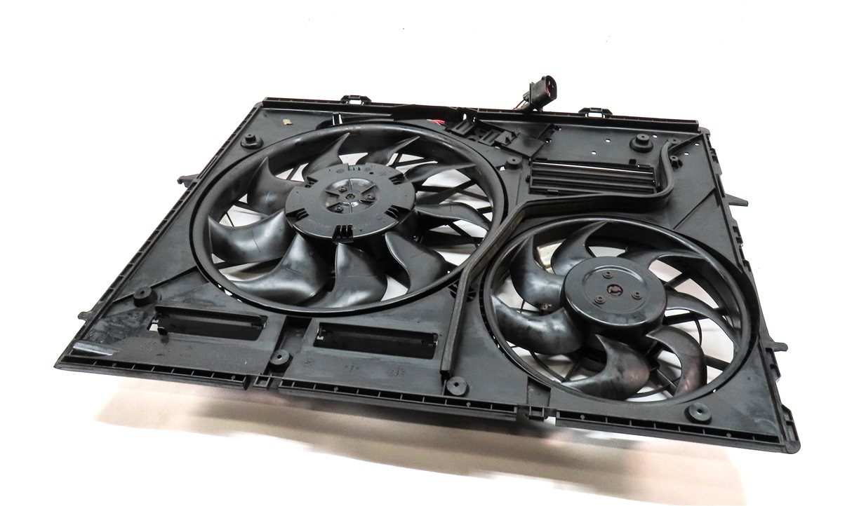 Thumbnail 1: 11-15 AUDI Q7 (4L) 3.0L ENGINE RADIATOR COOLING FAN (FOR MODELS w/ HITCH OPTION)