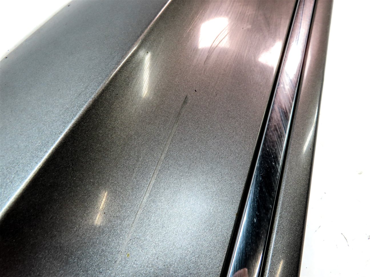 Thumbnail 9: 10-15 AUDI Q7 (4L) FRONT RIGHT PASSENGER LOWER DOOR TRIM MOULDING PANEL (Grey)