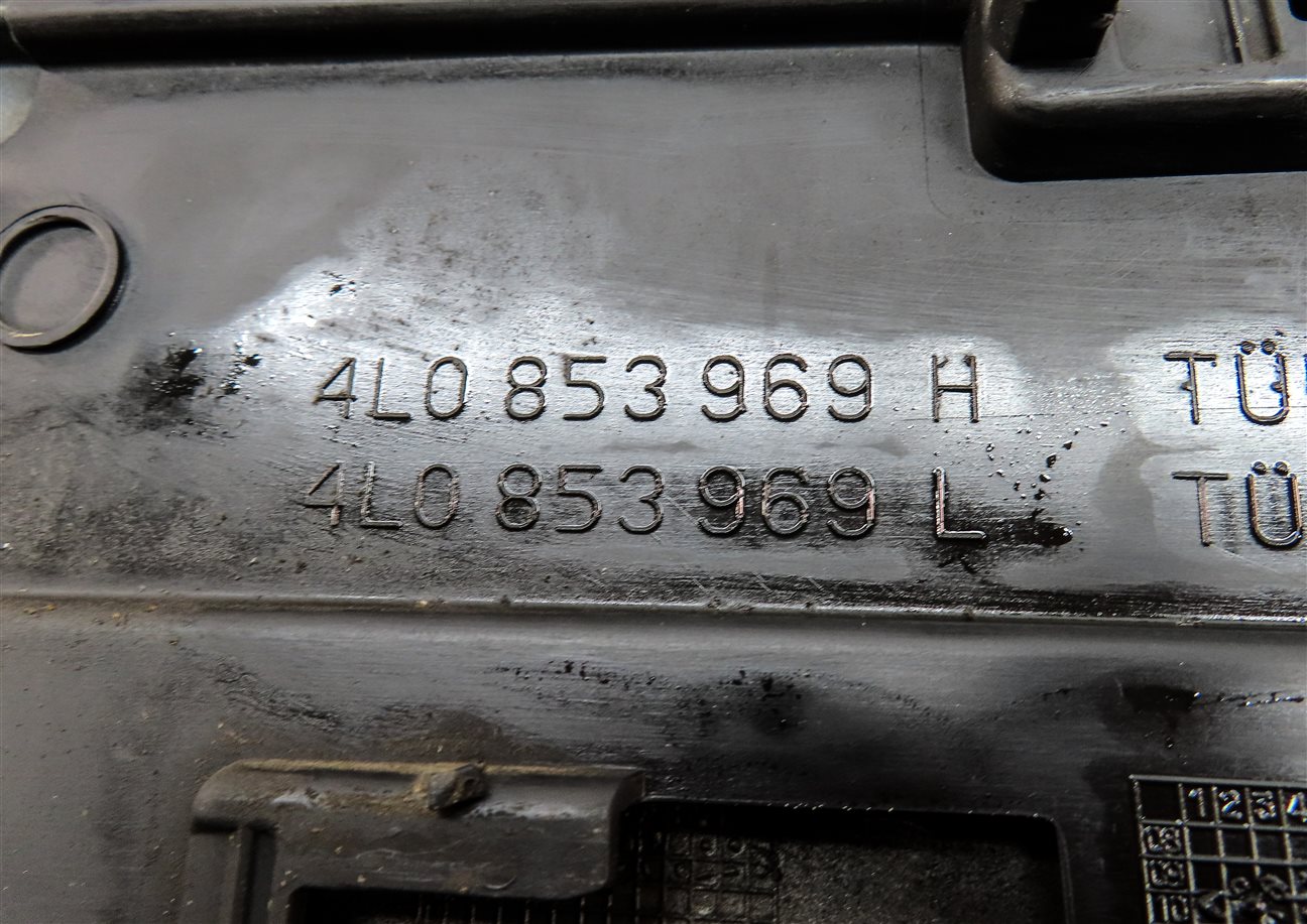 Thumbnail 6: 2010-2015 AUDI Q7 (4L) REAR LEFT LOWER DOOR MOULDING TRIM PANEL (Grey)