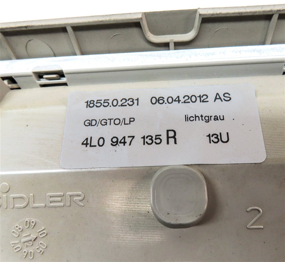 Thumbnail 7: 2012 AUDI Q7 (4L) FRONT CENTER ROOF PRIMARY DOMELIGHT DOME LIGHT (Grey)