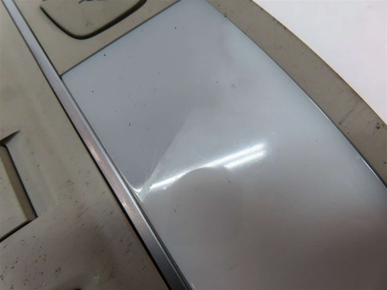 Thumbnail 9: 2012 AUDI Q7 (4L) FRONT CENTER ROOF PRIMARY DOMELIGHT DOME LIGHT (Grey)
