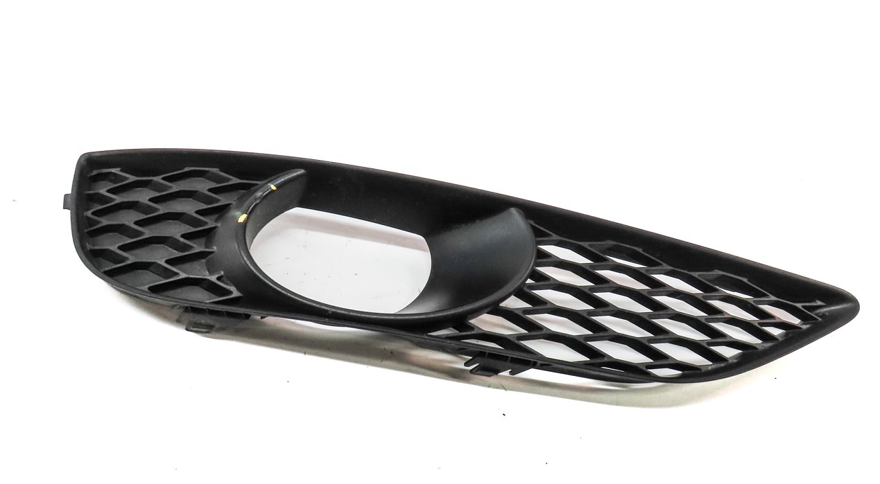 2015 AUDI Q7 PRESTIGE (4L) FRONT RIGHT PASSENGER LOWER FOG LIGHT TRIM (BLACK)