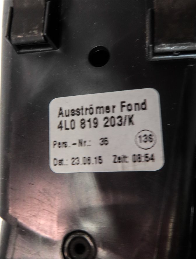 Thumbnail 6: 15 AUDI Q7 PRESTIGE (4L) REAR CENTER CONSOLE HEAT AIR AC HVAC DUAL VENT (Black)