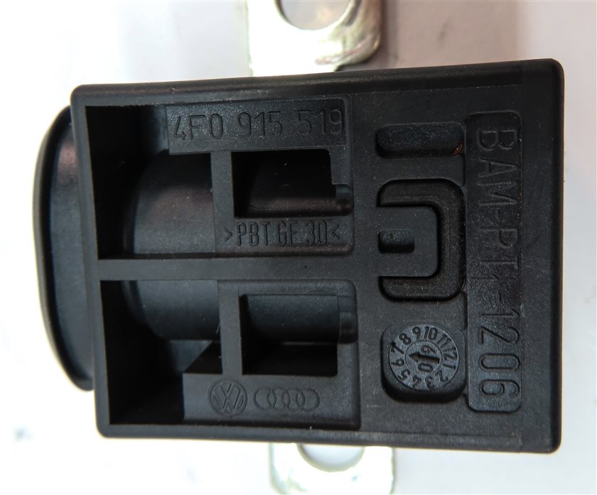 Thumbnail 5: 2010 AUDI S4 (B8 8K) BATTERY OVERLOAD PROTECTION SAFETY FUSE SWITCH
