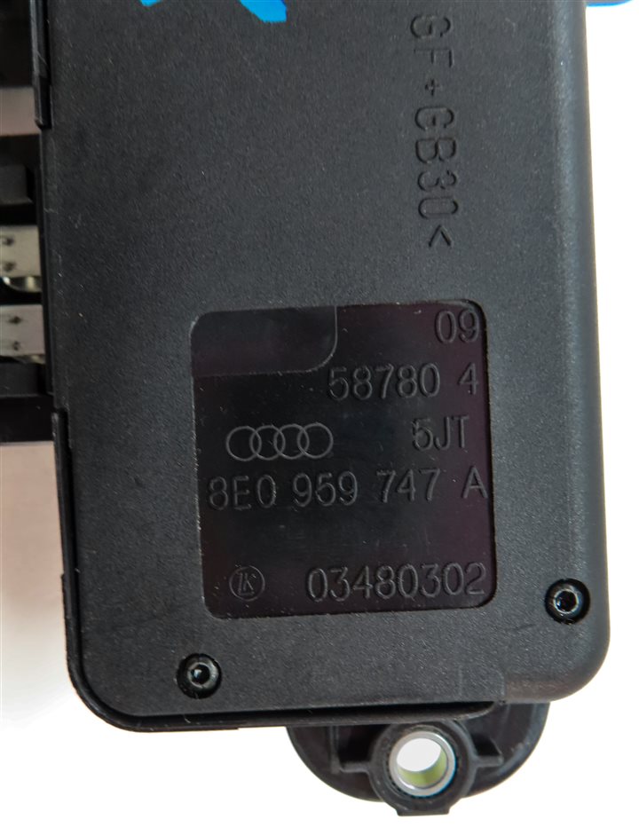 Thumbnail 9: 2012 AUDI A3 HATCHBACK (8P) FRONT LEFT DRIVER SEAT ADJUST ADJUSTMENT SWITCH GRAY