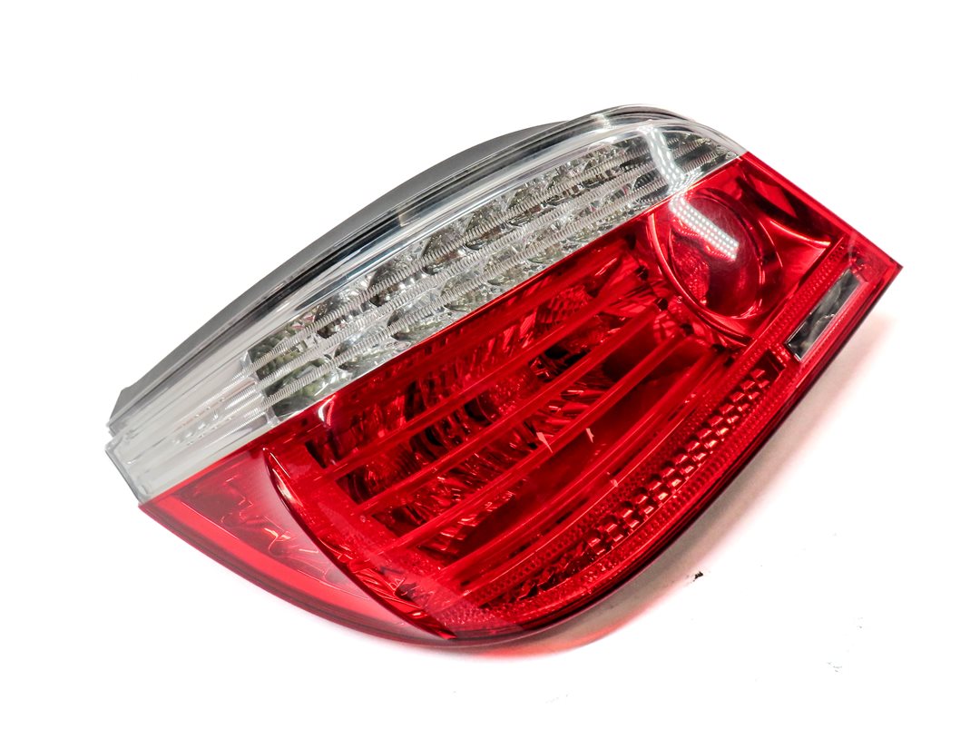 Thumbnail 3: 2008-2010 BMW 528i 535i 550i M5 (E60) LEFT DRIVER TAILLIGHT BRAKE LIGHT LAMP