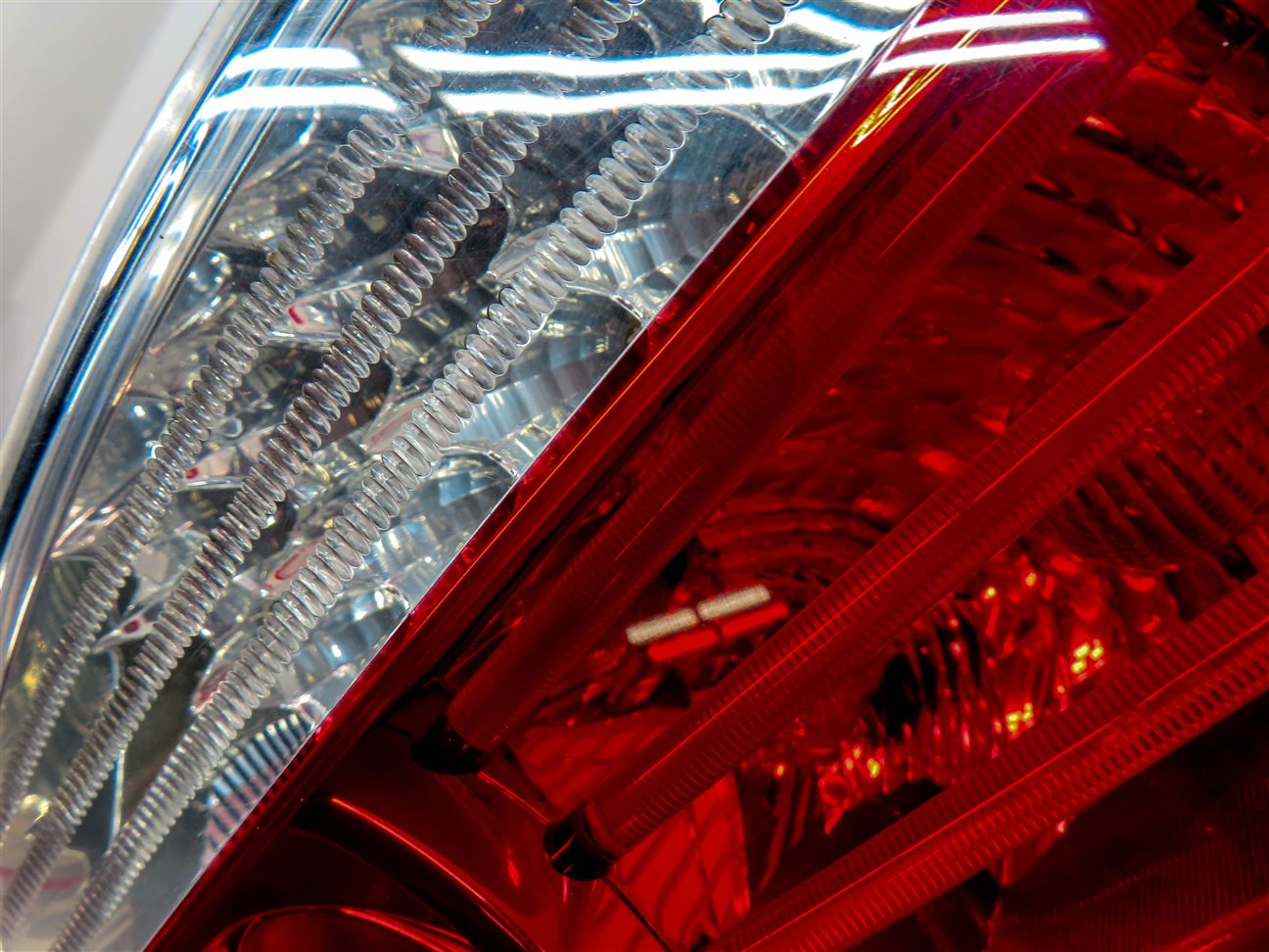 Thumbnail 7: 2008-2010 BMW 528i 535i 550i M5 (E60) RIGHT PASSENGER TAILLIGHT BRAKE LIGHT LAMP