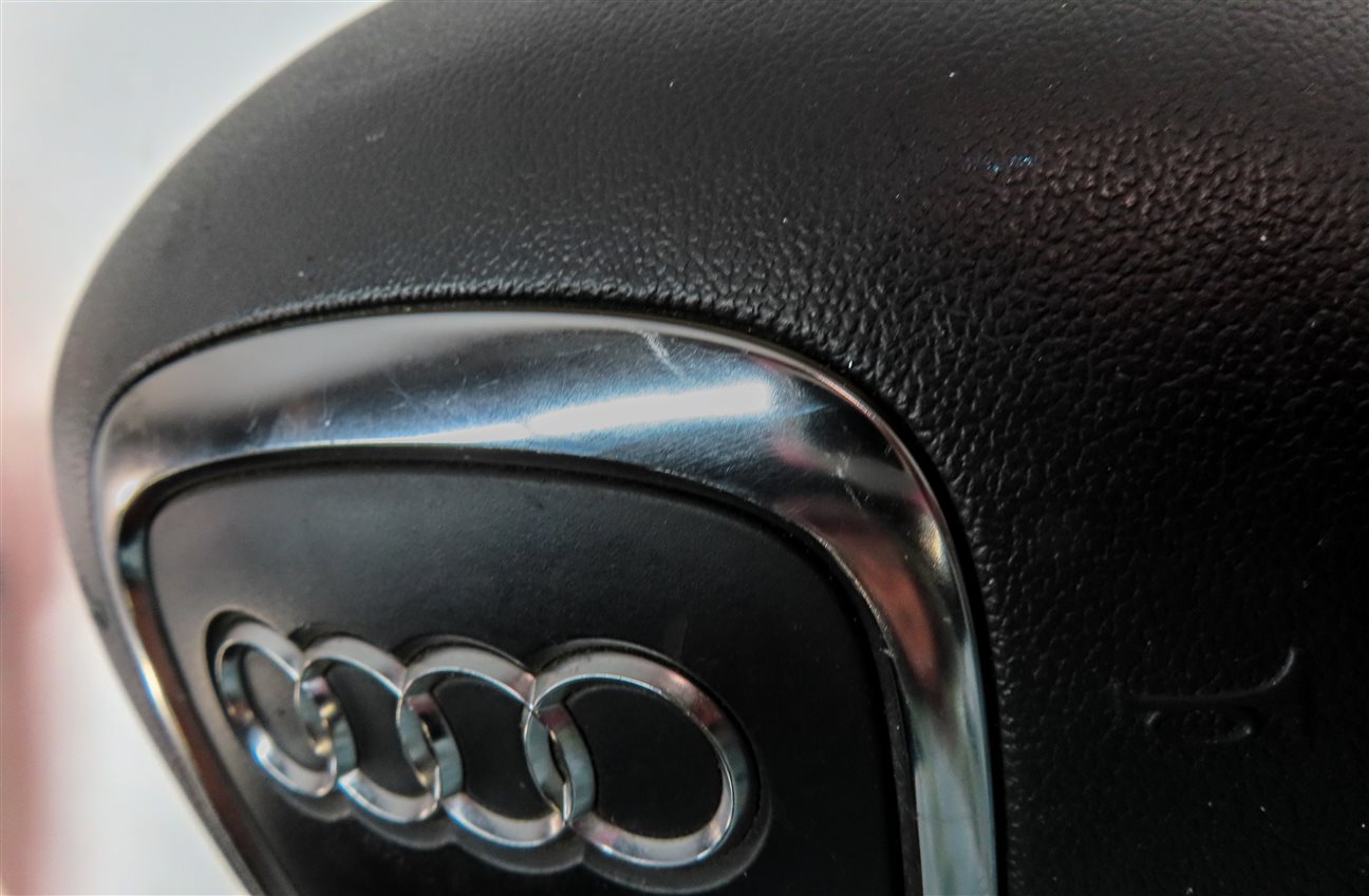 Thumbnail 8: 2011-2015 AUDI Q7 (4L) LEFT DRIVER STEERING WHEEL SRS AIRBAG AIR BAG (BLACK)