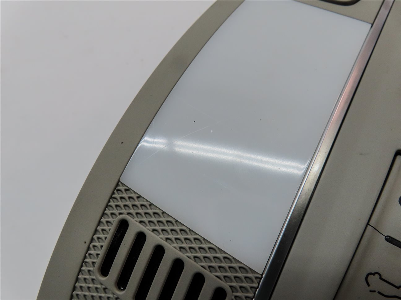 Thumbnail 11: 2011 AUDI Q7 (4L) FRONT CENTER ROOF PRIMARY DOMELIGHT DOME LIGHT (GREY)