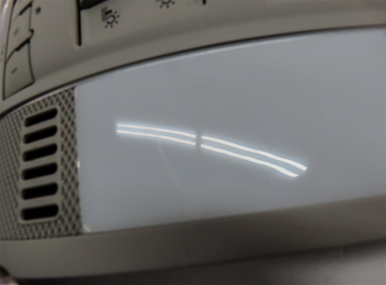 Thumbnail 12: 2011 AUDI Q7 (4L) FRONT CENTER ROOF PRIMARY DOMELIGHT DOME LIGHT (GREY)