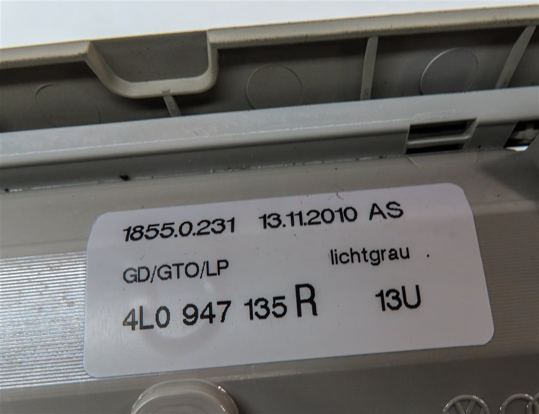 Thumbnail 9: 2011 AUDI Q7 (4L) FRONT CENTER ROOF PRIMARY DOMELIGHT DOME LIGHT (GREY)