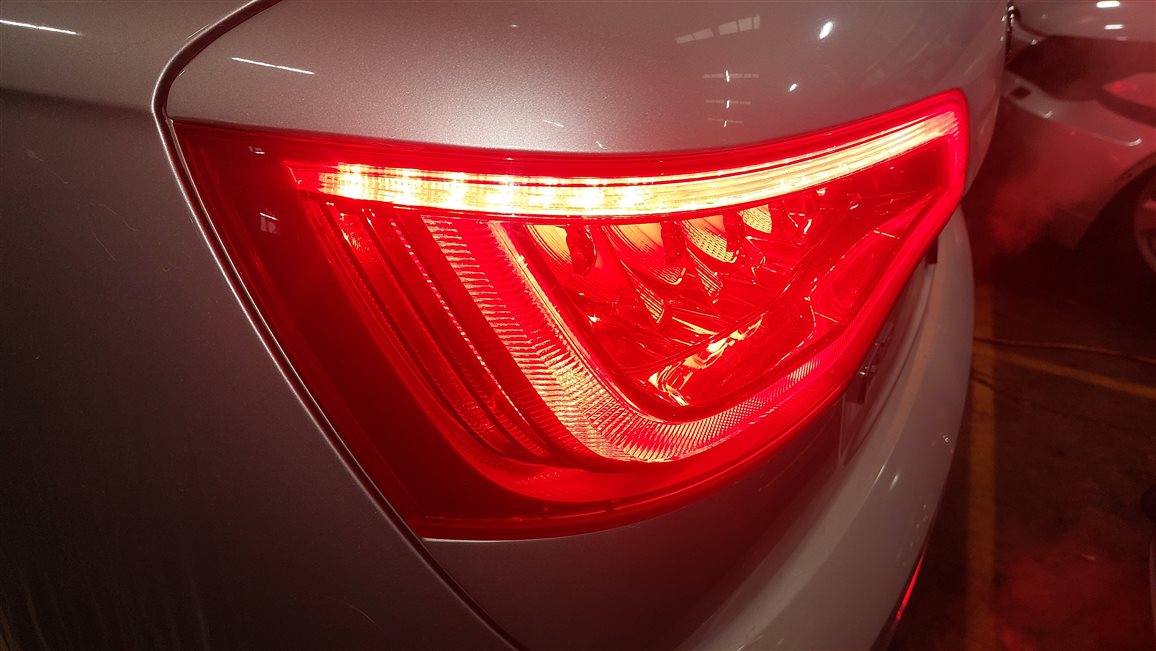 Thumbnail 2: 2010-2015 AUDI Q7 (4L) LEFT DRIVER REAR TAILLIGHT BRAKE LIGHT LAMP (LED)