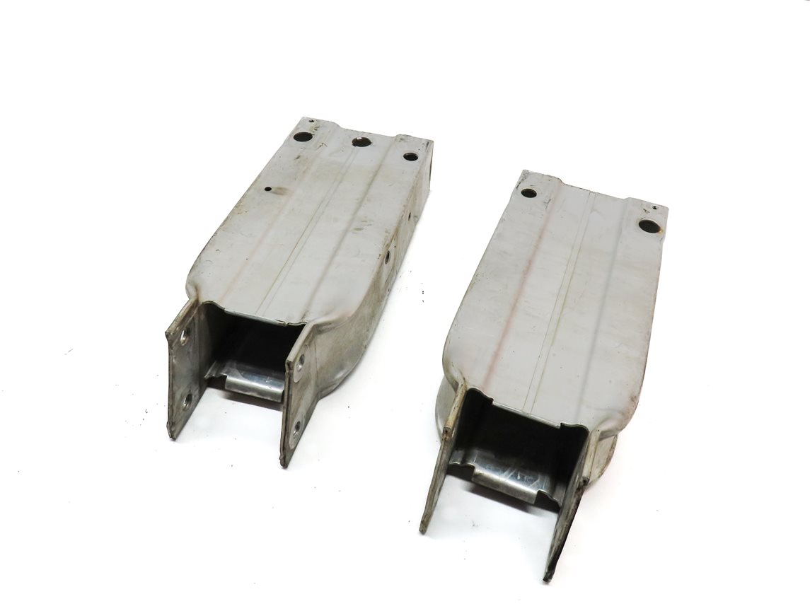 Thumbnail 1: 10-18 MERCEDES E300 E350 E400 E550 CLS550 FRONT LEFT/RIGHT BUMPER BRACKET SET/2