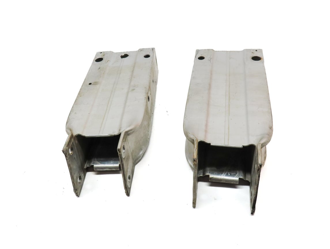 Thumbnail 2: 10-18 MERCEDES E300 E350 E400 E550 CLS550 FRONT LEFT/RIGHT BUMPER BRACKET SET/2