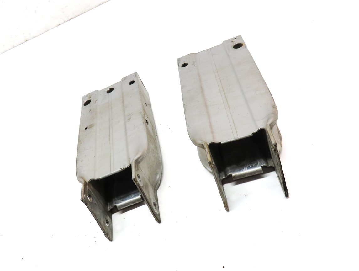 Thumbnail 3: 10-18 MERCEDES E300 E350 E400 E550 CLS550 FRONT LEFT/RIGHT BUMPER BRACKET SET/2
