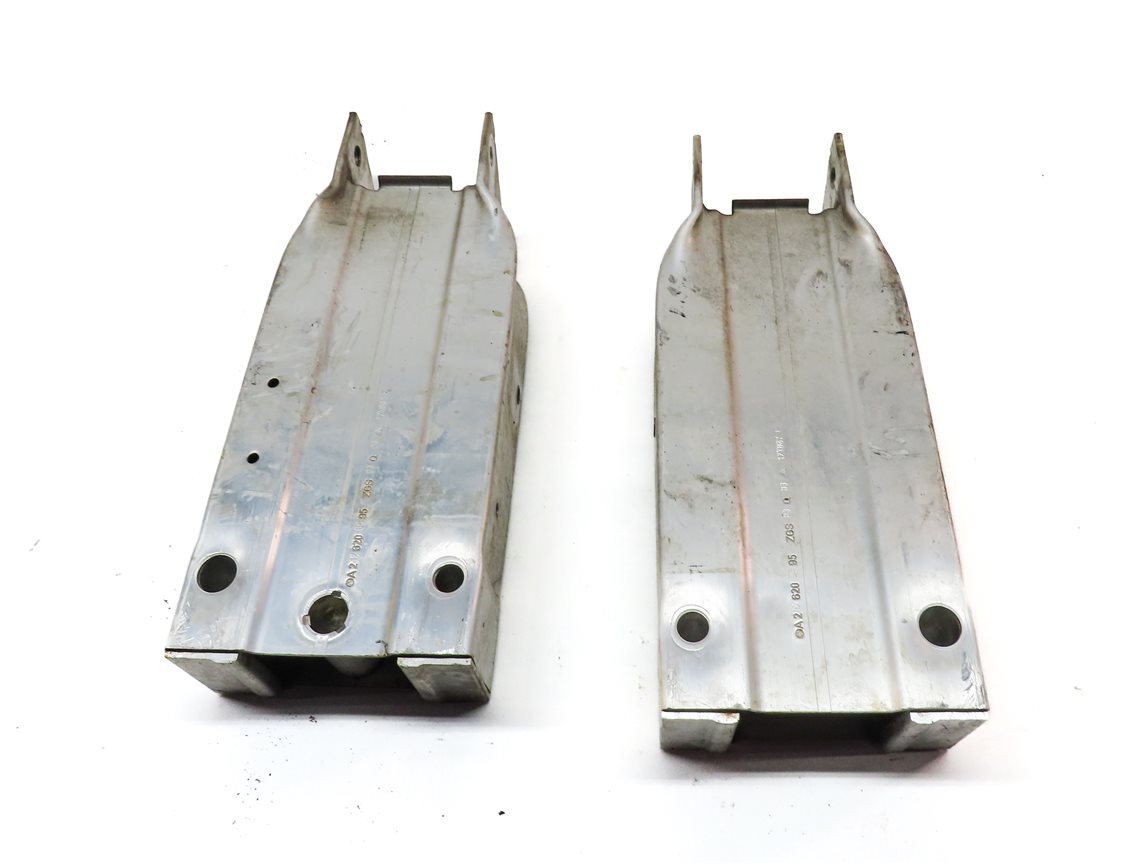 Thumbnail 4: 10-18 MERCEDES E300 E350 E400 E550 CLS550 FRONT LEFT/RIGHT BUMPER BRACKET SET/2