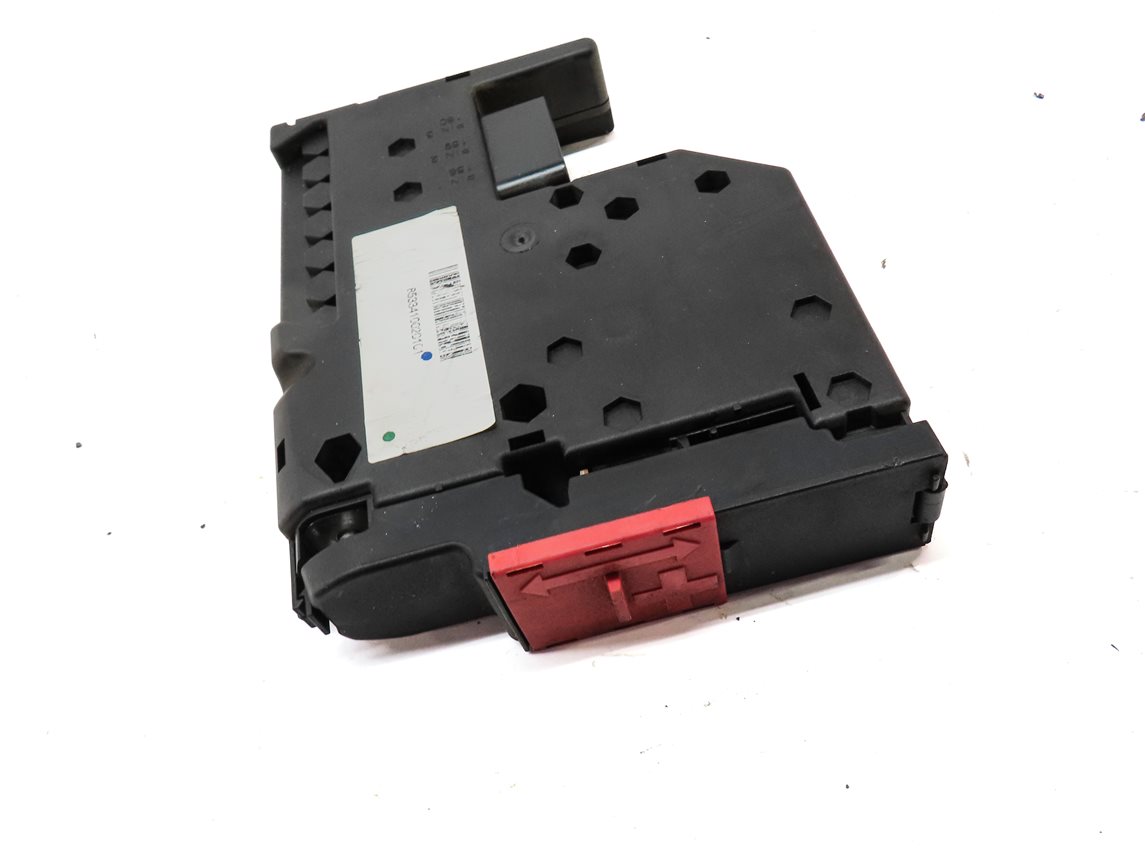 Thumbnail 3: 2012 MERCEDES E350 (W212) 3.5L POSITIVE BATTERY TERMINAL POWER DISTRIBUITON BOX