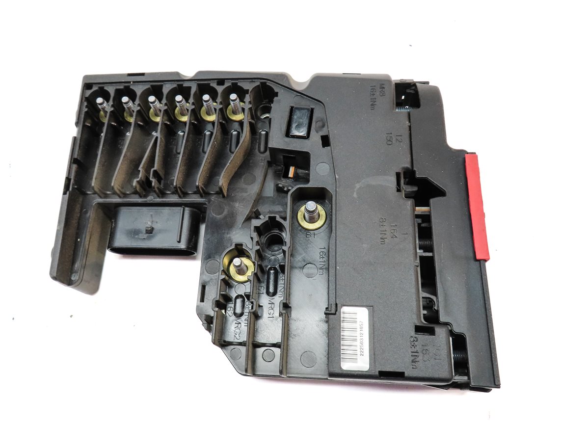Thumbnail 5: 2012 MERCEDES E350 (W212) 3.5L POSITIVE BATTERY TERMINAL POWER DISTRIBUITON BOX
