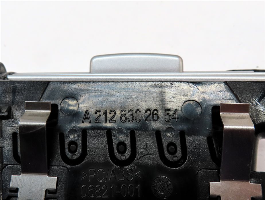 Thumbnail 6: 2012 MERCEDES E350 SEDAN (W212) FRONT LEFT DRIVER DASH HEAT AIR AC VENT (Black)