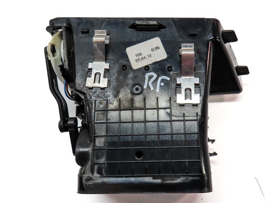 Thumbnail 5: 12 MERCEDES E350 (W212) FRONT RIGHT PASSENGER DASH HEAT AIR AC VENT (Black)