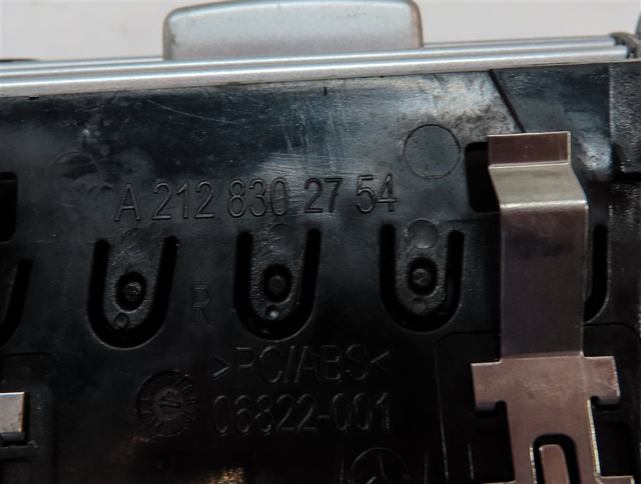 Thumbnail 7: 12 MERCEDES E350 (W212) FRONT RIGHT PASSENGER DASH HEAT AIR AC VENT (Black)