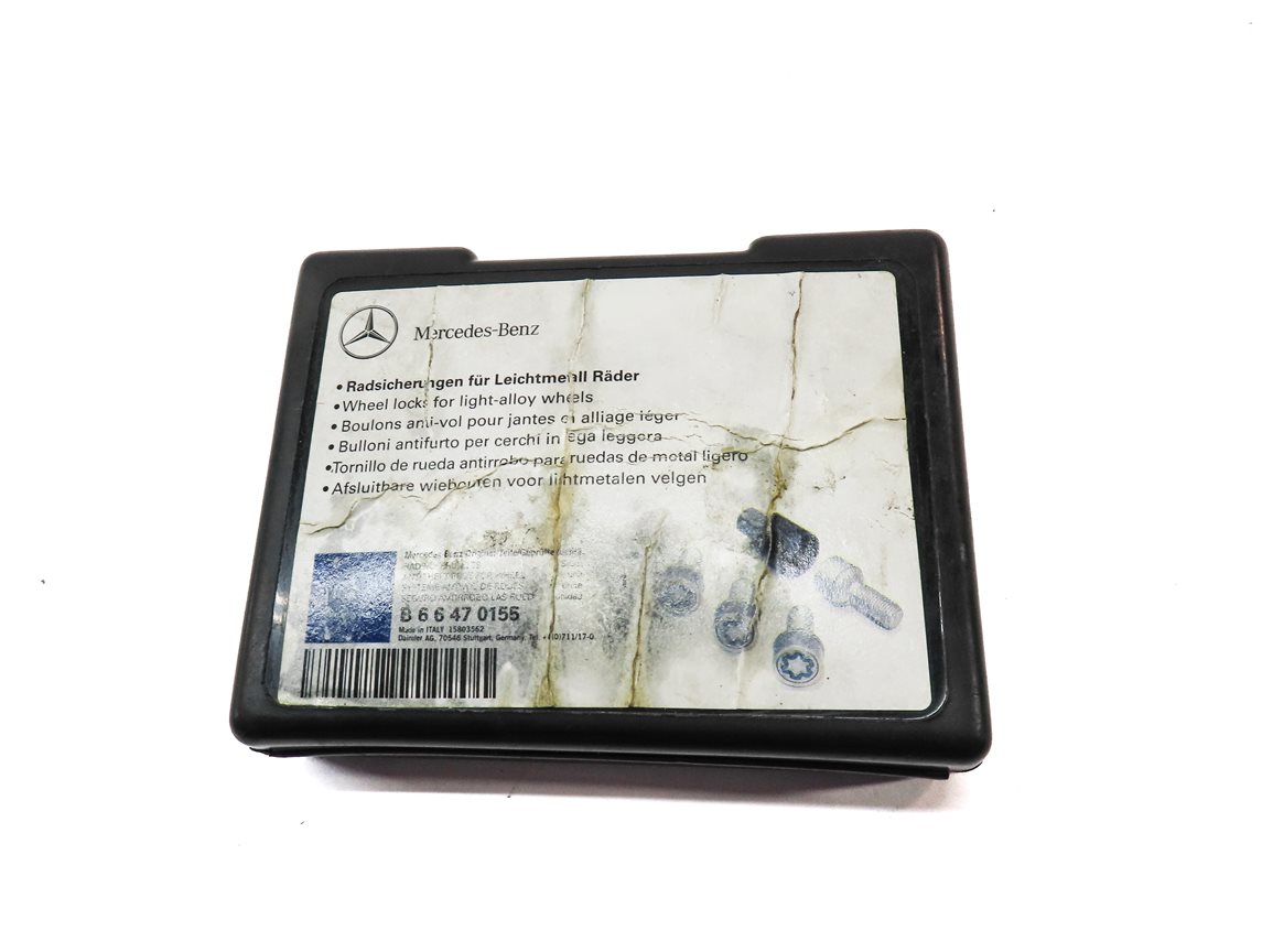 Thumbnail 1: 2012 MERCEDES E350 SEDAN (W212) WHEEL LUG NUT LOCK SET/5 w/ CASE