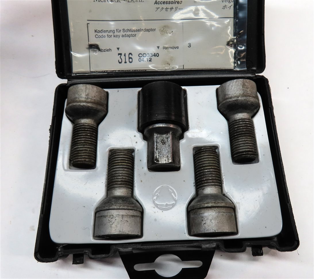 Thumbnail 5: 2012 MERCEDES E350 SEDAN (W212) WHEEL LUG NUT LOCK SET/5 w/ CASE
