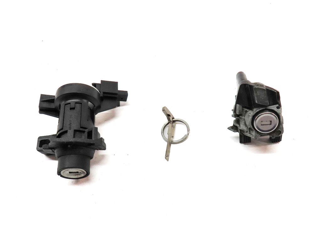 Thumbnail 2: 2012 MERCEDES E350 (W212) LEFT DRIVER DOOR REAR TRUNK LOCK CYLINDER KEY SET/3