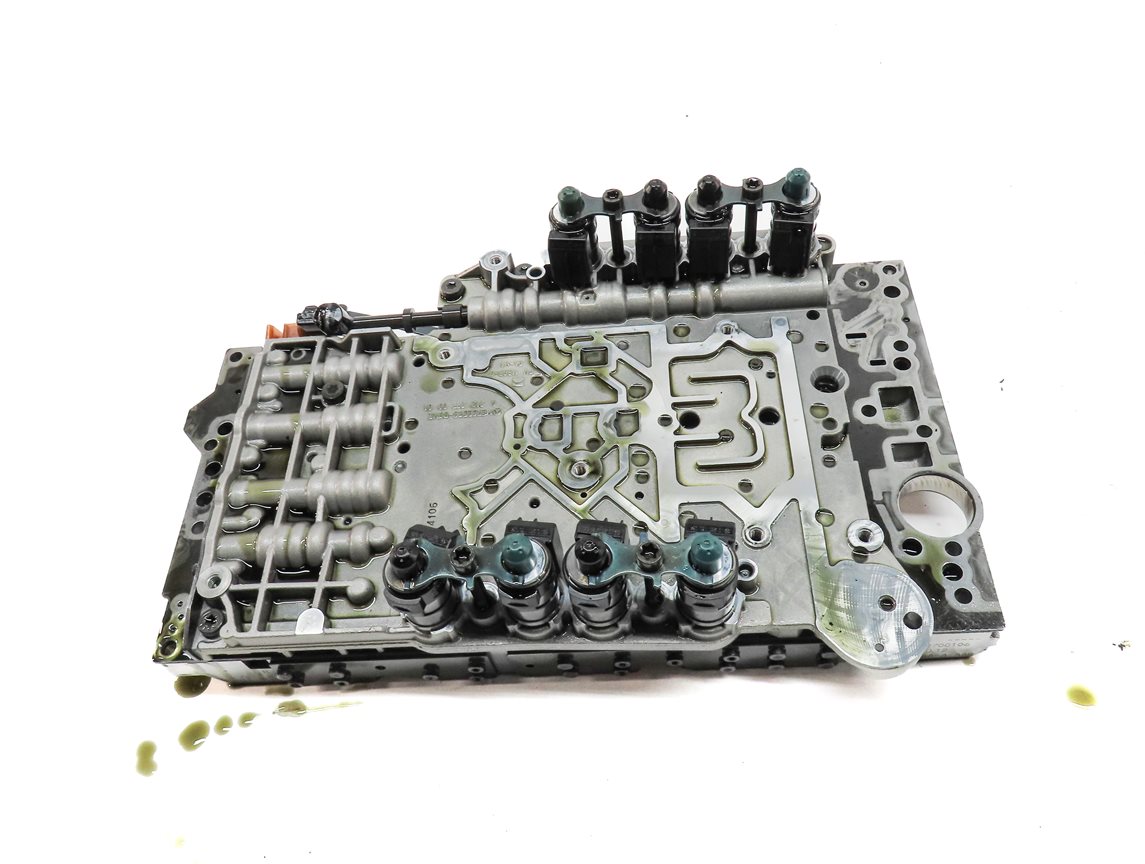 Thumbnail 2: 2012 MERCEDES E350 SEDAN (W212) AUTOMATIC TRANSMISSION VALVE BODY BLOCK