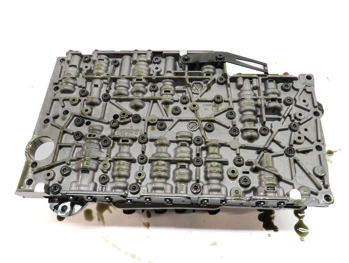 Thumbnail 5: 2012 MERCEDES E350 SEDAN (W212) AUTOMATIC TRANSMISSION VALVE BODY BLOCK