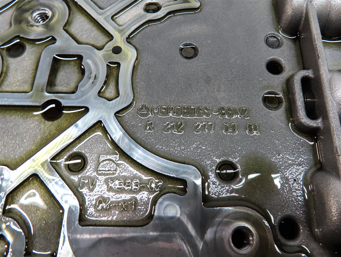 Thumbnail 7: 2012 MERCEDES E350 SEDAN (W212) AUTOMATIC TRANSMISSION VALVE BODY BLOCK
