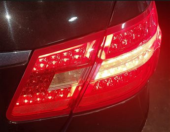 Thumbnail 2: 2010-2013 MERCEDES E300 E350 E400 E550 (W212) RIGHT INNER TAILLIGHT LIGHT LAMP
