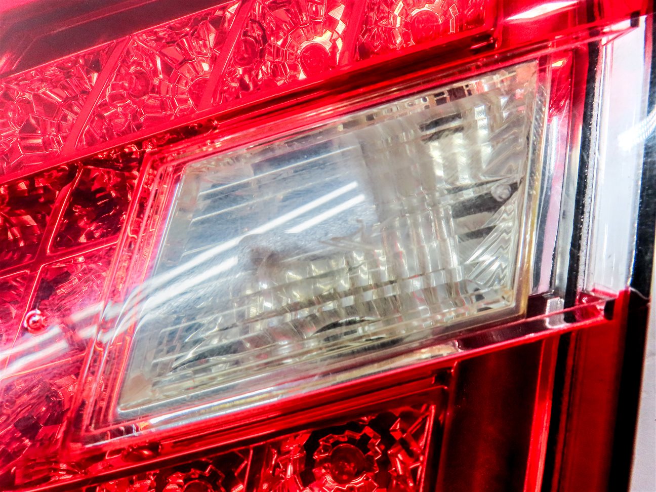 Thumbnail 8: 2010-2013 MERCEDES E300 E350 E400 E550 (W212) RIGHT INNER TAILLIGHT LIGHT LAMP