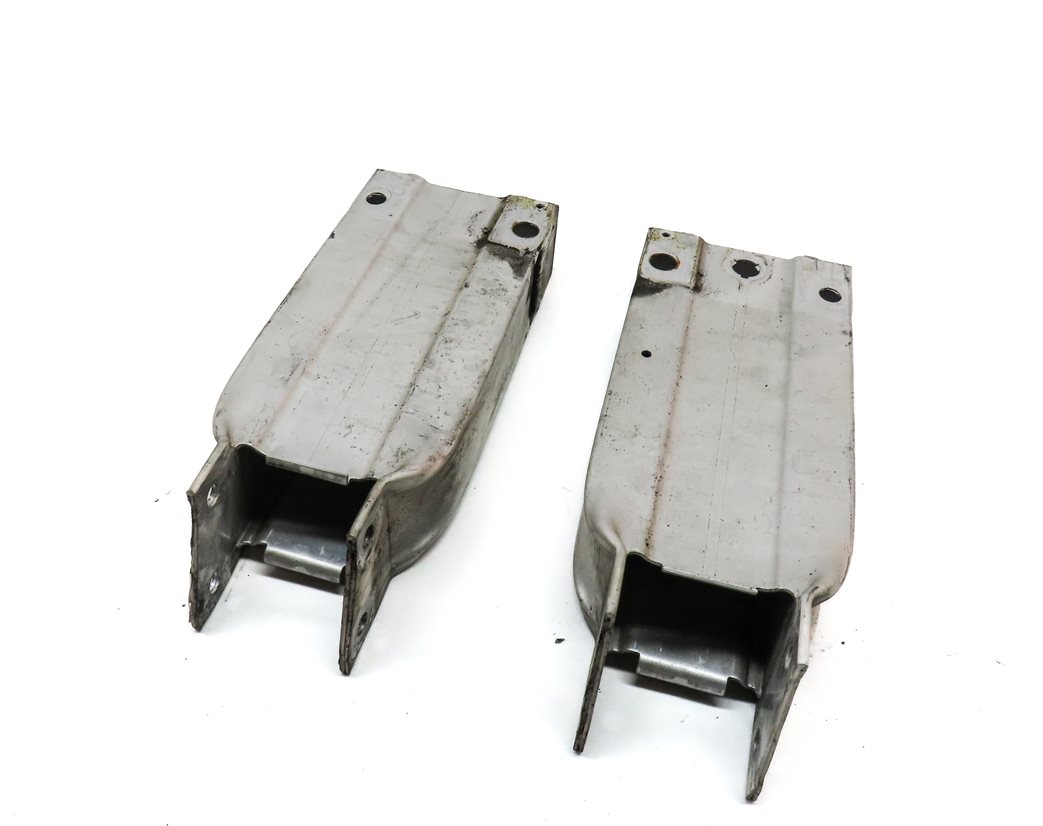 10-18 MERCEDES E300 E350 E400 E550 CLS550 FRONT LEFT/RIGHT BUMPER BRACKET SET/2
