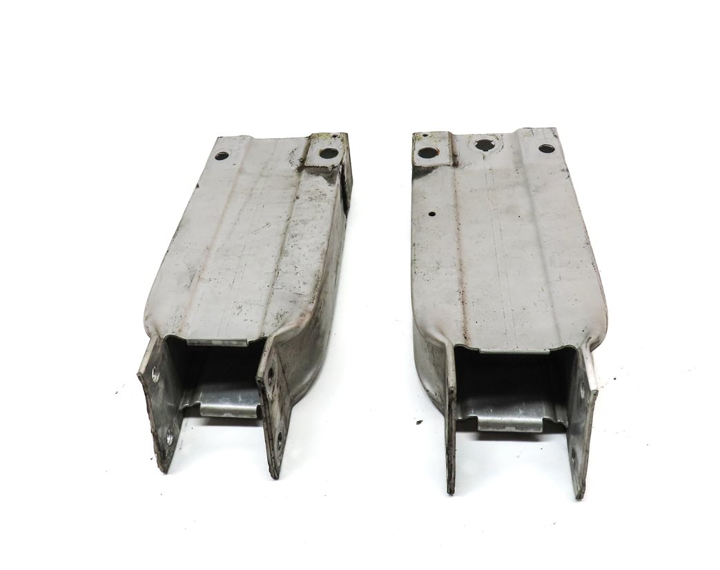 Thumbnail 2: 10-18 MERCEDES E300 E350 E400 E550 CLS550 FRONT LEFT/RIGHT BUMPER BRACKET SET/2