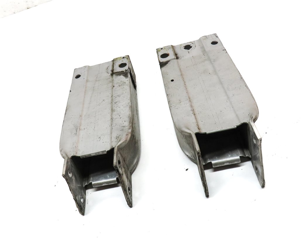 Thumbnail 3: 10-18 MERCEDES E300 E350 E400 E550 CLS550 FRONT LEFT/RIGHT BUMPER BRACKET SET/2