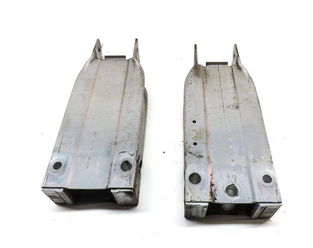 Thumbnail 4: 10-18 MERCEDES E300 E350 E400 E550 CLS550 FRONT LEFT/RIGHT BUMPER BRACKET SET/2