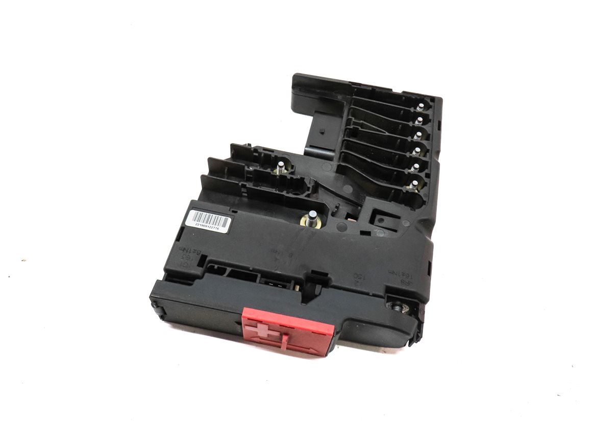 Thumbnail 1: 2013 MERCEDES E350 SEDAN (W212) 3.5L ENGINE POSITIVE TERMINAL POWER JUNCTION BOX