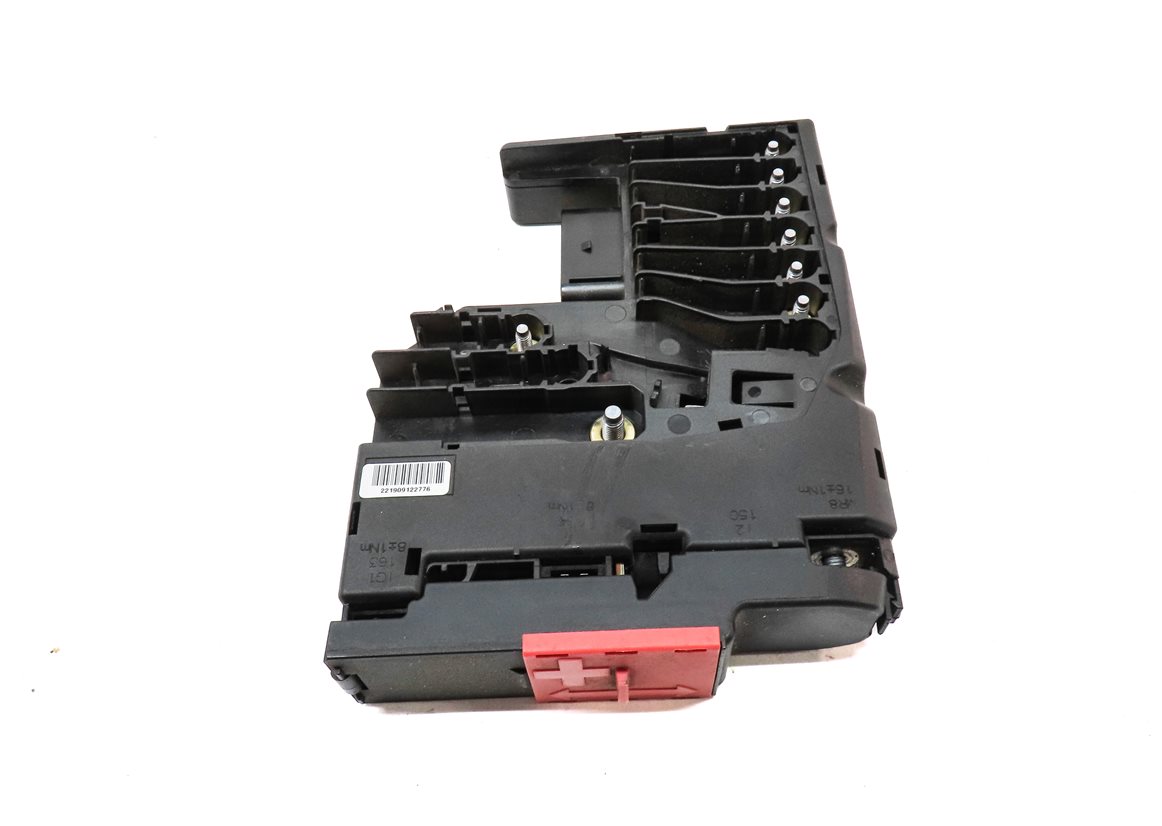 Thumbnail 2: 2013 MERCEDES E350 SEDAN (W212) 3.5L ENGINE POSITIVE TERMINAL POWER JUNCTION BOX