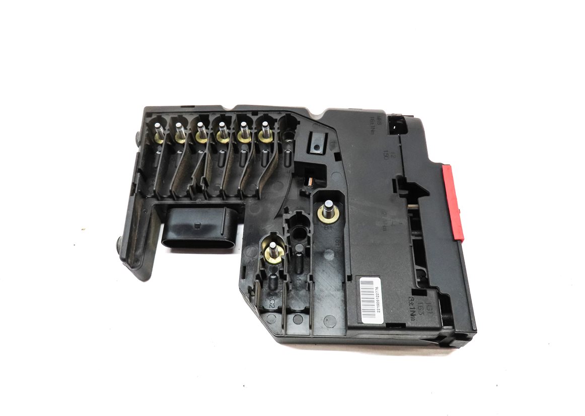 Thumbnail 4: 2013 MERCEDES E350 SEDAN (W212) 3.5L ENGINE POSITIVE TERMINAL POWER JUNCTION BOX