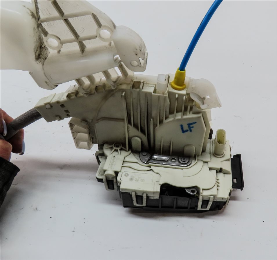 Thumbnail 6: 2010-2019 MB C300 C350 E350 E550 GLK250 GLK350 SL450 SL550 LEFT FRONT DOOR LATCH