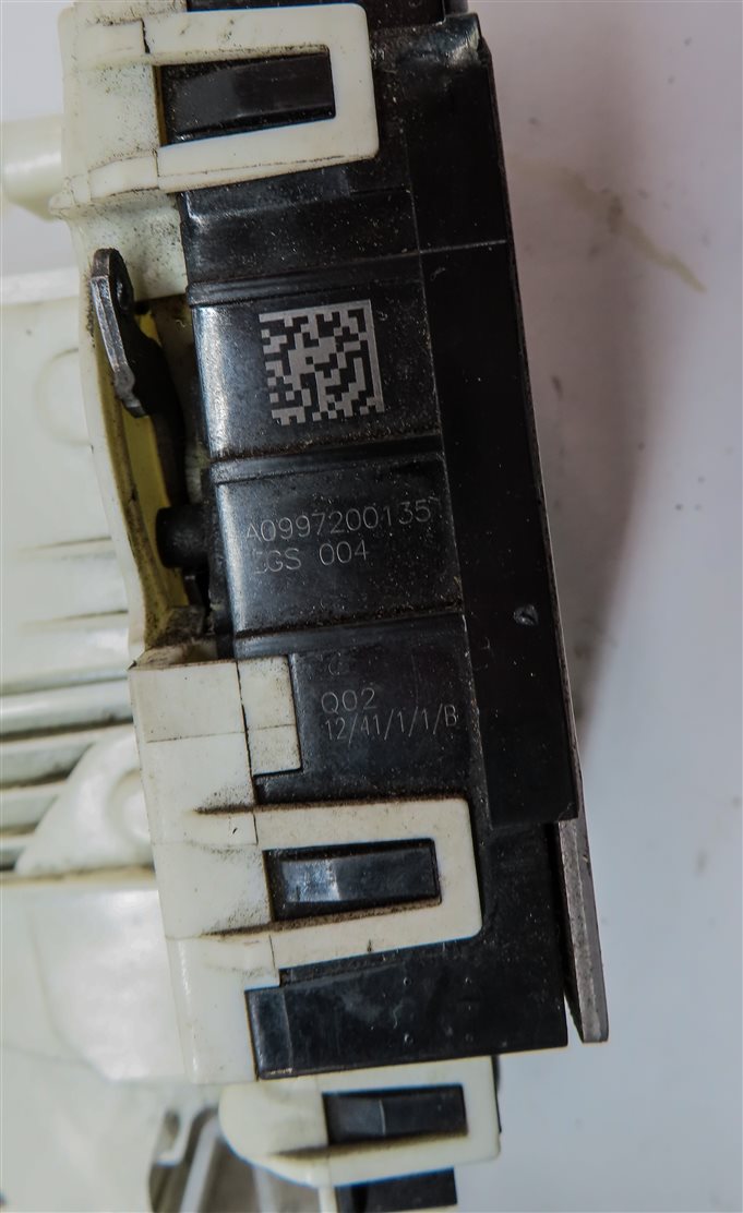 Thumbnail 7: 2010-2019 MB C300 C350 E350 E550 GLK250 GLK350 SL450 SL550 LEFT FRONT DOOR LATCH