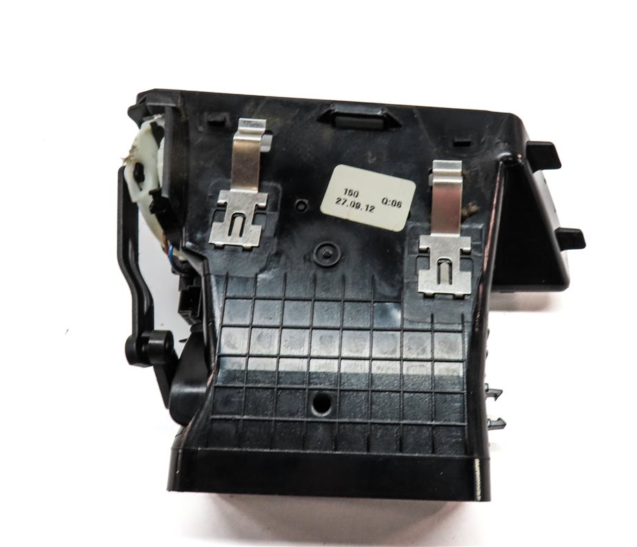 Thumbnail 5: 13 MERCEDES E350 SEDAN W212 FRONT RIGHT PASSENGER DASH HEAT AIR AC VENT (Black)