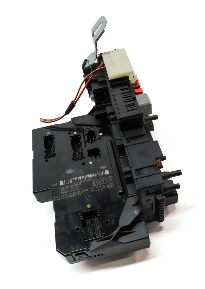 Thumbnail 3: 2013 MERCEDES E350 SEDAN (W212) REAR SIGNAL ACQUISIONS SAM CONTROL MODULE