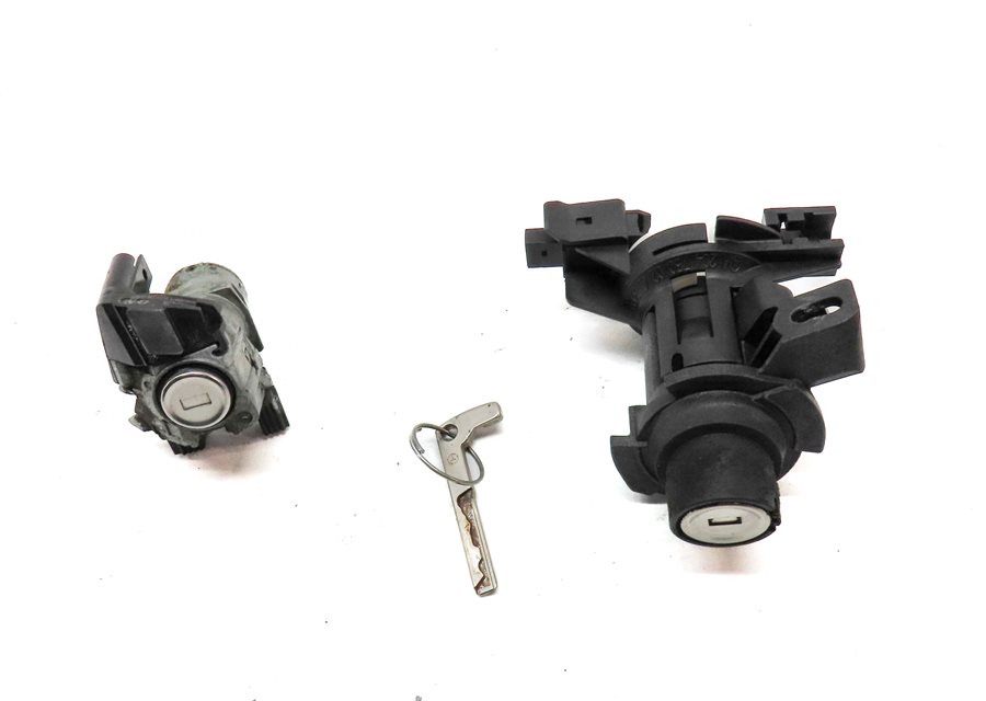 Thumbnail 2: 13 MERCEDES E350 SEDAN W212 FRONT DRIVER DOOR REAR TRUNK LOCK CYLINDER KEY SET/3