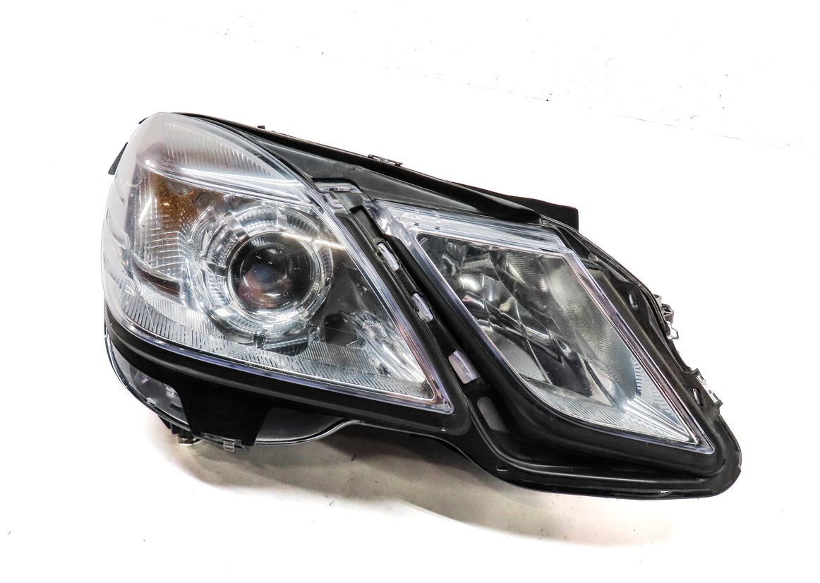 2010-2013 MERCEDES BENZ E300 E350 E400 E550 (W212) RIGHT HALOGEN HEADLIGHT LAMP