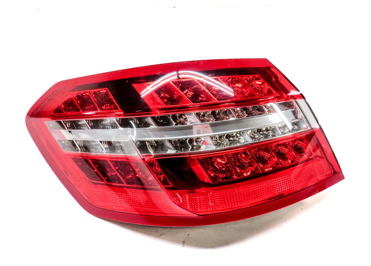 Thumbnail 3: 10-13 MERCEDES E-CLASS (W212) SEDAN LEFT DRIVER REAR TAILLIGHT BRAKE LIGHT LAMP