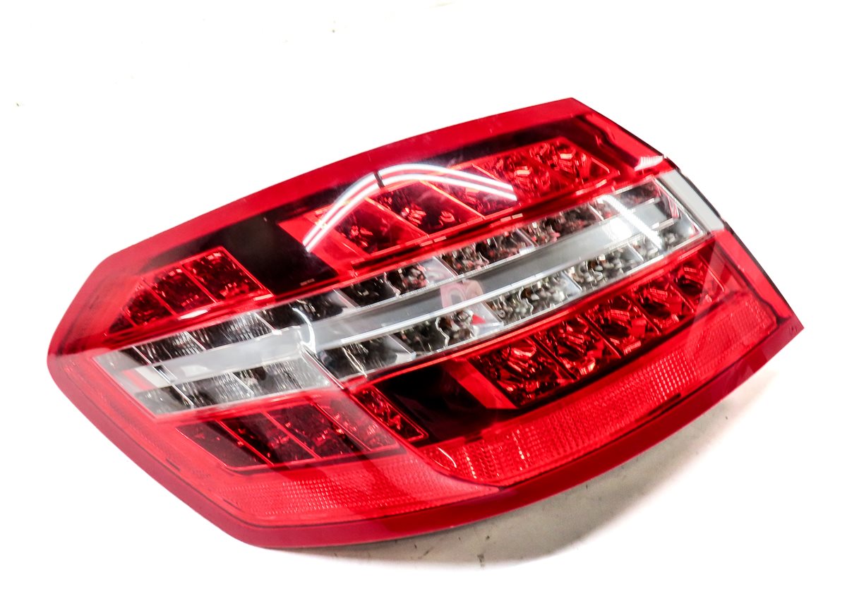 Thumbnail 4: 10-13 MERCEDES E-CLASS (W212) SEDAN LEFT DRIVER REAR TAILLIGHT BRAKE LIGHT LAMP